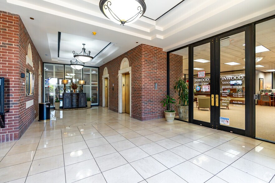 More Photos Of 2220 San Jacinto Blvd, Denton Office For Sale
