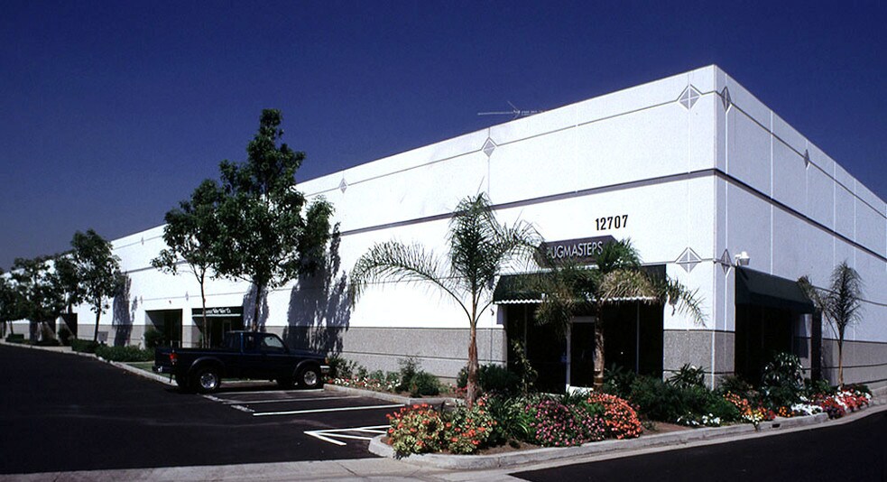 More Photos Of 12707 Rives Ave, Downey Warehouse For Lease