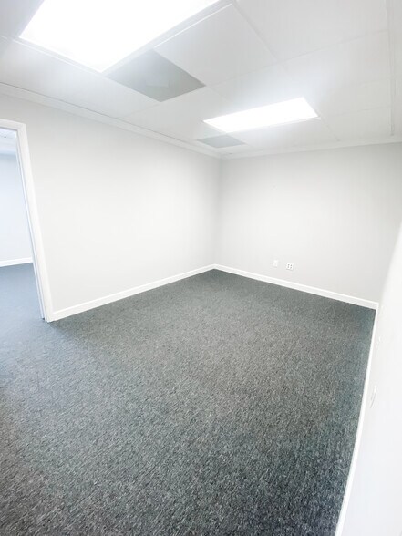 More Photos Of 119 SW Maynard Rd, Cary Office For Sale