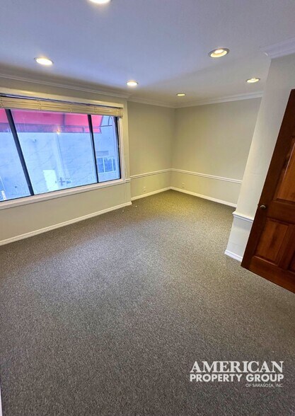 More Photos Of 1266 1st St, Sarasota Medical For Lease