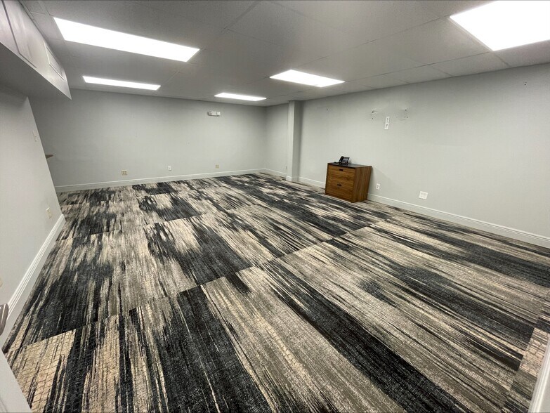 More Photos Of 1025 S Dixie Hwy, Delray Beach Light Manufacturing For Lease