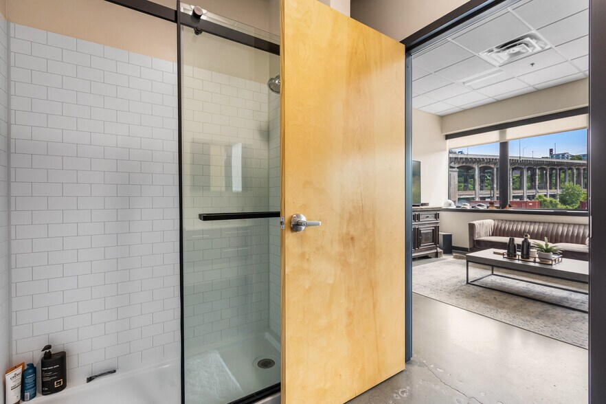 More Photos Of 1215 W 12th St, Kansas City Flex For Lease