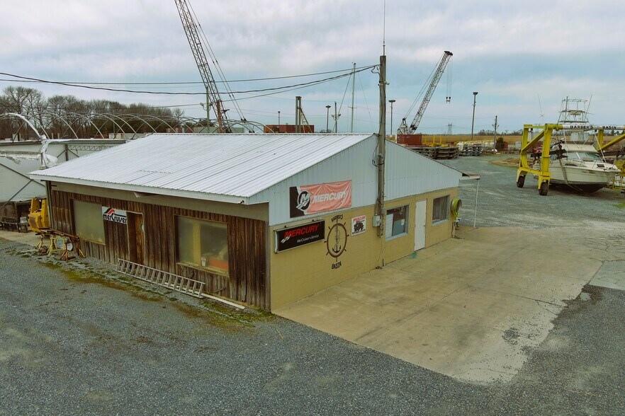 More Photos Of 108 Tilbury Rd, Salem Marina For Sale