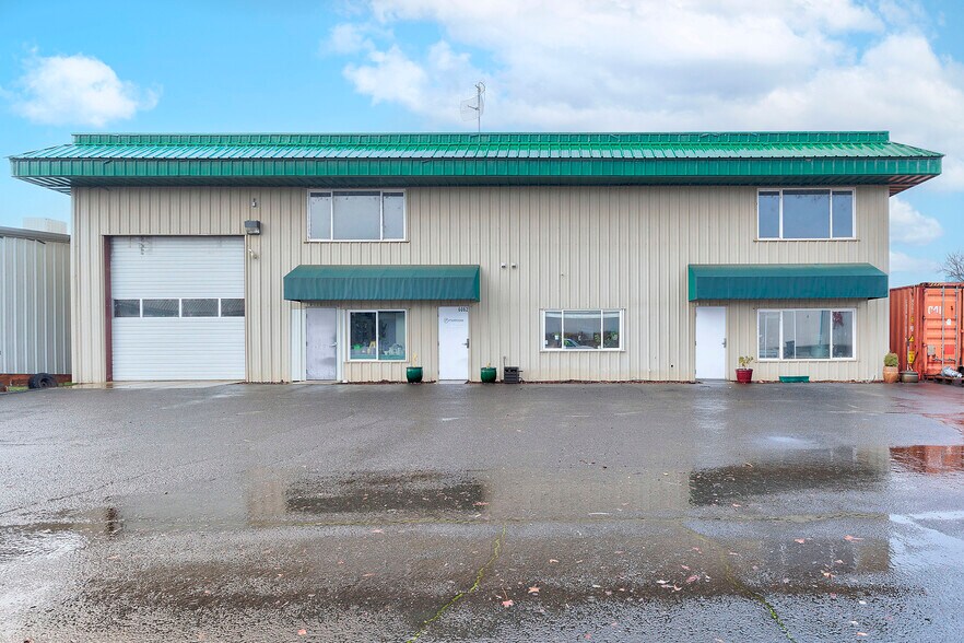 More Photos Of 6062-6068 Crater Lake Ave, Central Point Warehouse For Sale