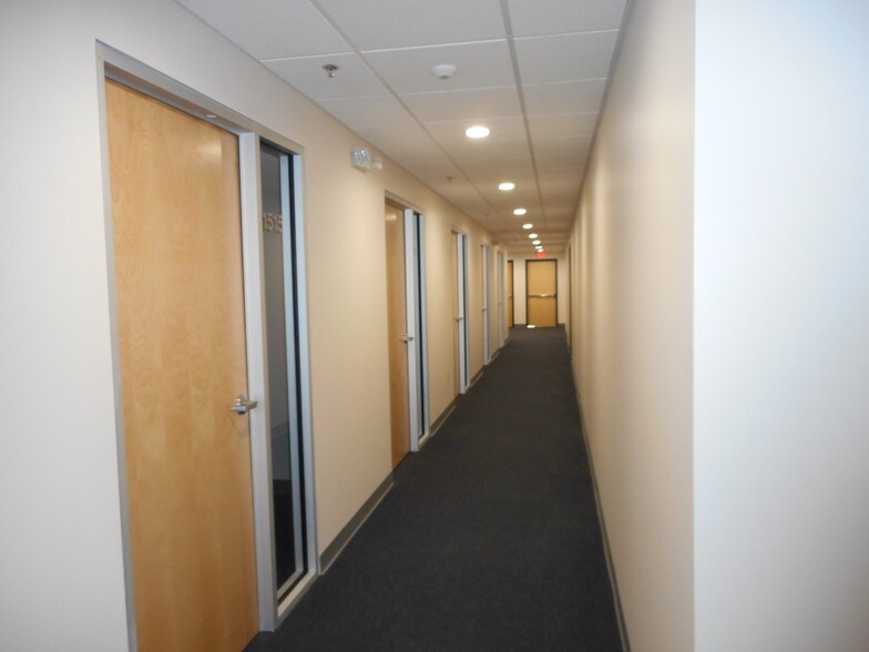 More Photos Of 105 Professional Pky, Yorktown Specialty For Lease