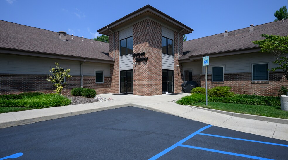 More Photos Of 7311 Crossleigh Ct, Toledo Office For Sale