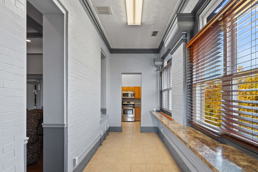 More Photos Of 2200 Union St, Bellaire Warehouse For Sale