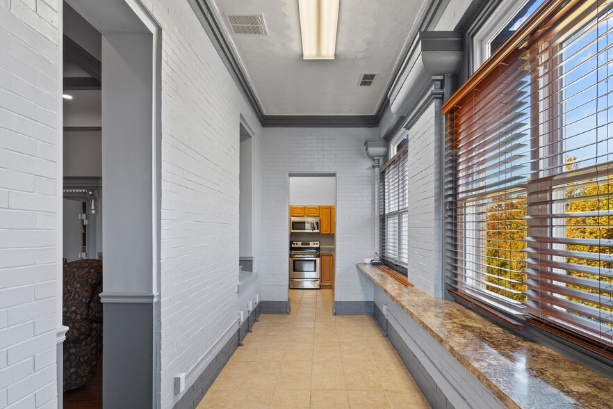 More Photos Of 2200 Union St, Bellaire Industrial For Sale