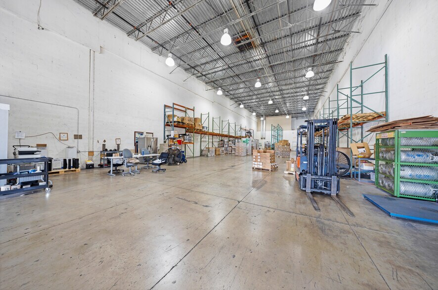 More Photos Of 3301-3389 NW 97th Ave, Miami Warehouse For Lease