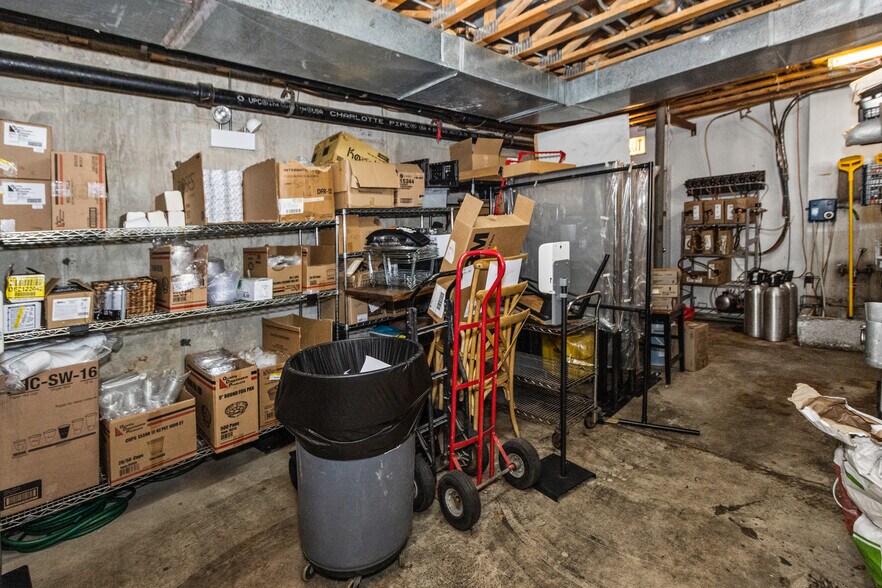 More Photos Of 1653-1655 W Cortland St, Chicago Storefront For Lease