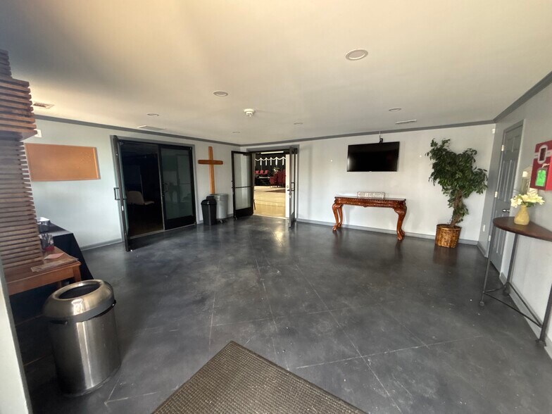 More Photos Of 220 Beaver Rd, Munford Sports And Entertainment For Sale