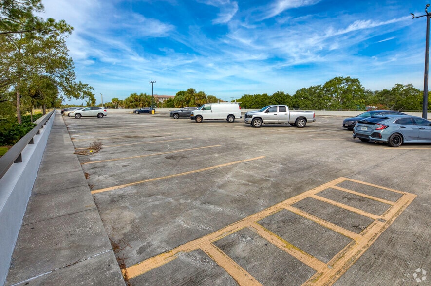 More Photos Of 405 N Reo St, Tampa Office For Lease