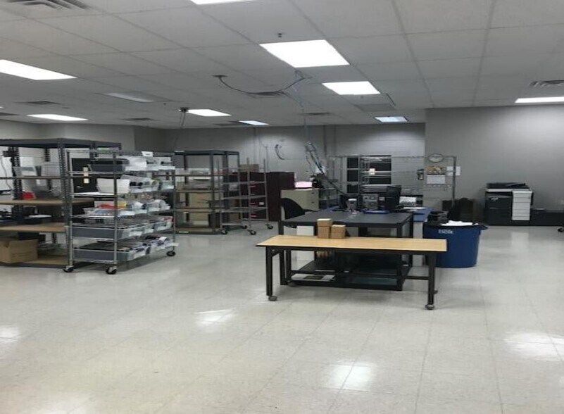 More Photos Of 8701 Castle Park Dr, Indianapolis Light Distribution For Sale