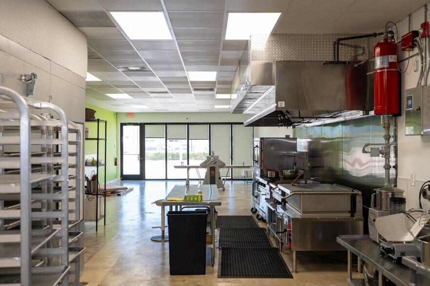 More Photos Of 300 SW 17th Ave, Miami Fast Food For Sale