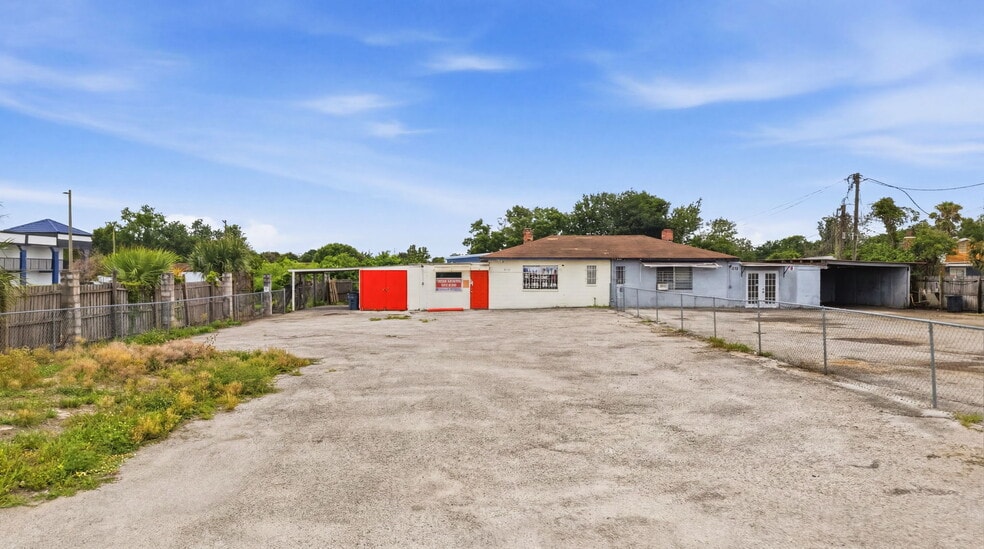 More Photos Of 8710 E Colonial Dr, Orlando Auto Dealership For Lease