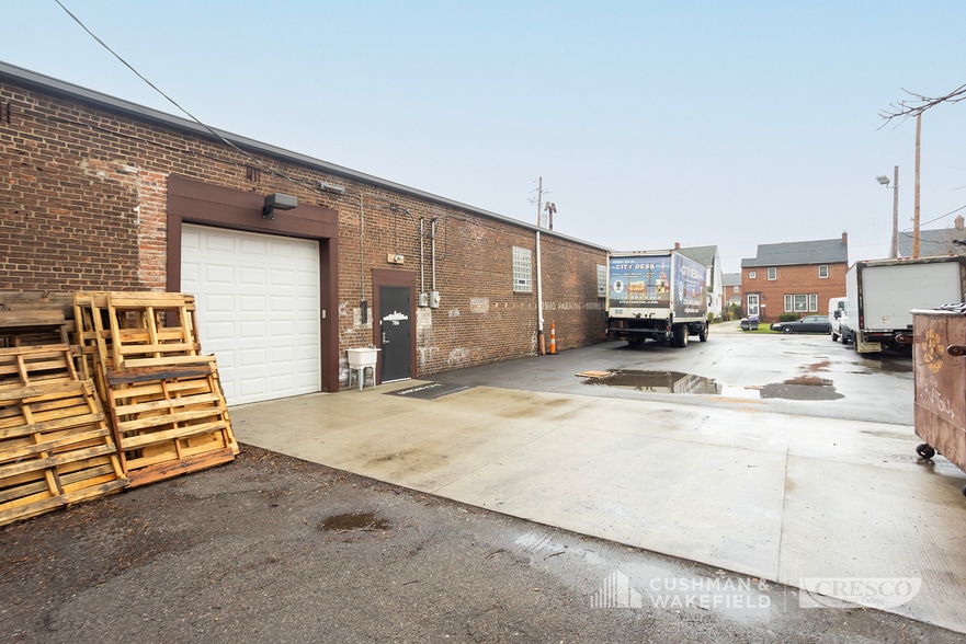 More Photos Of 706 E 185th St, Cleveland Storefront For Lease