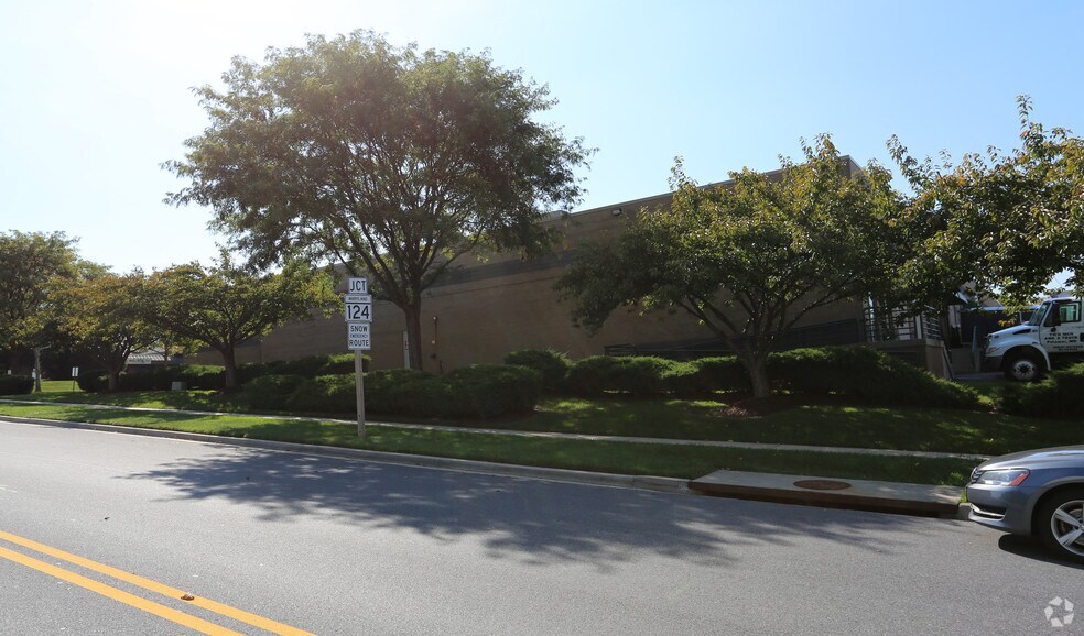 More Photos Of 7510-7606 Rickenbacker Dr, Gaithersburg Warehouse For Lease