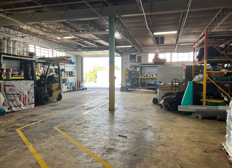 More Photos Of 2082 Estes Ave, Elk Grove Village Warehouse For Sale