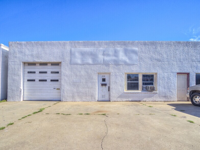 More Photos Of 227 W MacArthur Dr, Midwest City Auto Repair For Sale