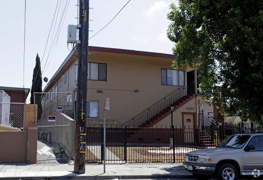 More Photos Of 2550 35th Ave, Oakland Apartments For Sale
