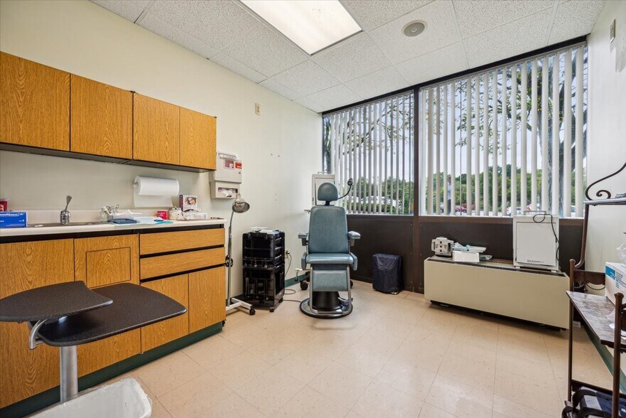 More Photos Of 1465 State Route 31 S, Annandale Medical For Lease