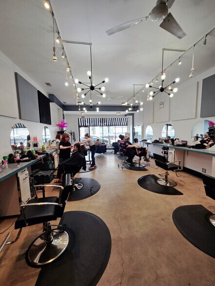 More Photos Of 3726-3728 N Lincoln Ave, Chicago General Retail For Sale