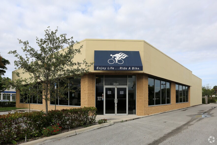 Primary Photo Of 2021 Palm Beach Lakes Blvd, West Palm Beach Freestanding For Sale