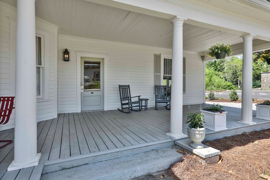 More Photos Of 53 Washington St, Fairburn Office For Sale