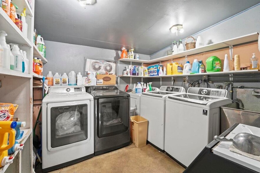 More Photos Of 924 W Highway 2, Newport Hotel For Sale