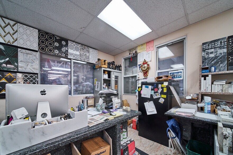 More Photos Of 2100 Jericho Tpke, Garden City Park Warehouse For Lease