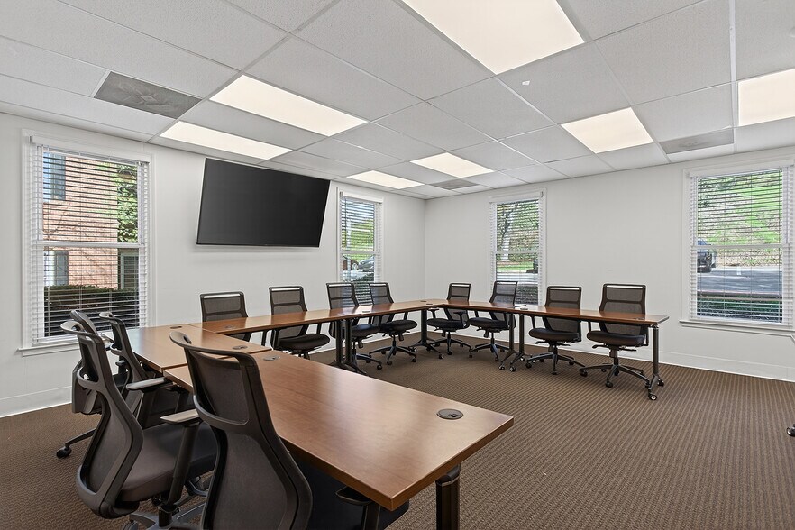 More Photos Of 5034 Thoroughbred Ln, Brentwood Office For Sale