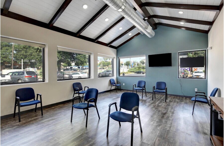 More Photos Of 5785 NE Roswell Rd, Atlanta Restaurant For Sale