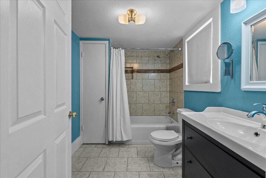 More Photos Of 1310 Avenue N 1/2, Galveston Apartments For Sale