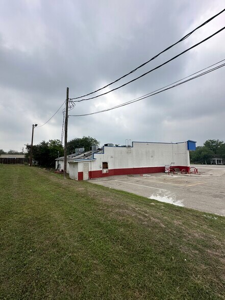 More Photos Of 246 Pearl st, Goliad Storefront For Sale