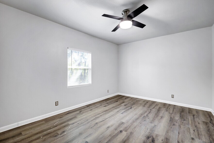 More Photos Of 1016 E Borgfeld Dr, San Antonio Flex For Sale