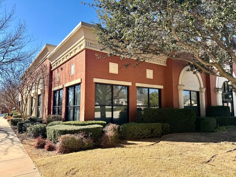 More Photos Of 2560 SW Grapevine Pky, Grapevine Office For Lease