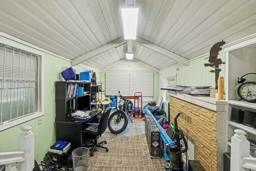 More Photos Of 4431 N 60th Ave, Omaha Office Residential For Sale