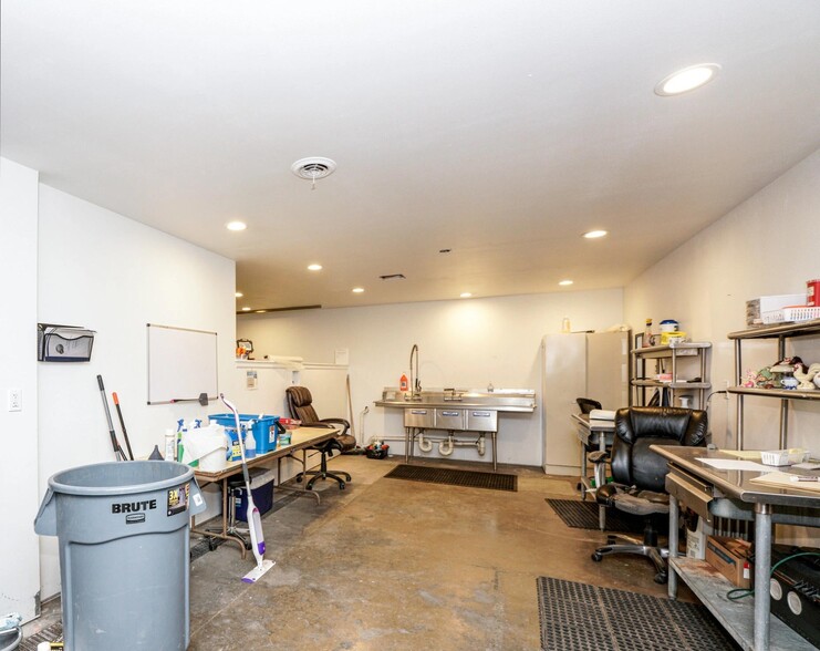 More Photos Of 5515 W Florist Ave, Milwaukee Warehouse For Sale