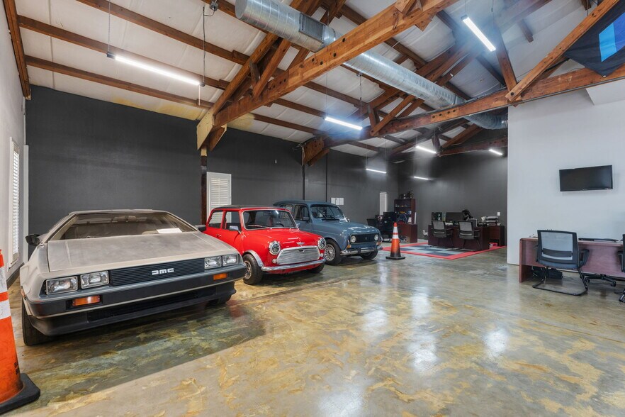 More Photos Of 109 N Falkenburg Rd, Tampa Manufacturing For Sale