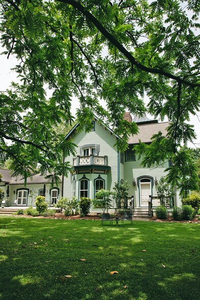 More Photos Of 204 Lawson St, Hot Springs Hotel For Sale