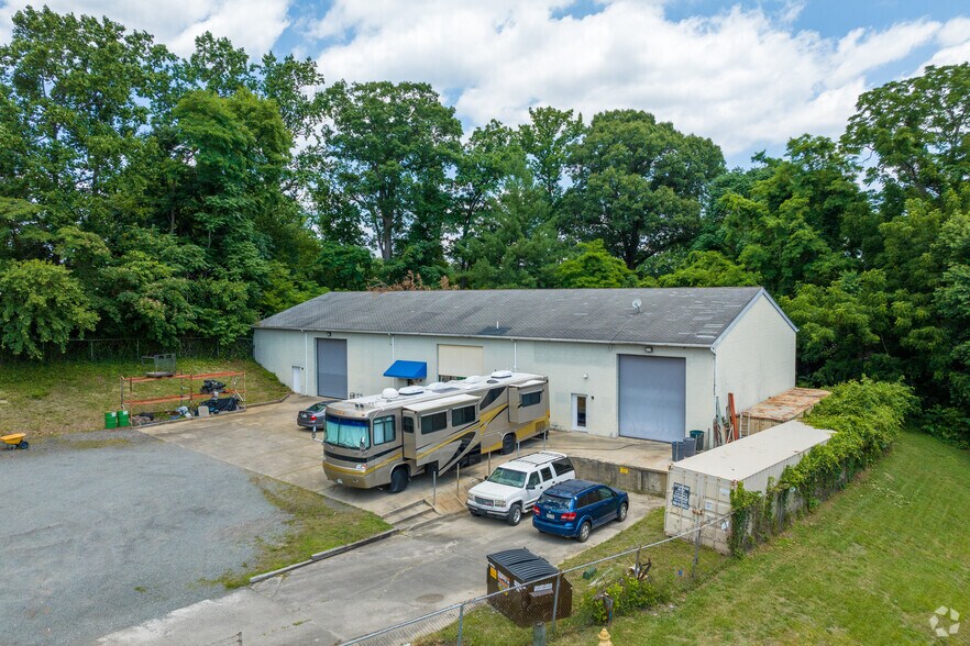 More Photos Of 14401 Pine Ln, Woodbridge Warehouse For Sale