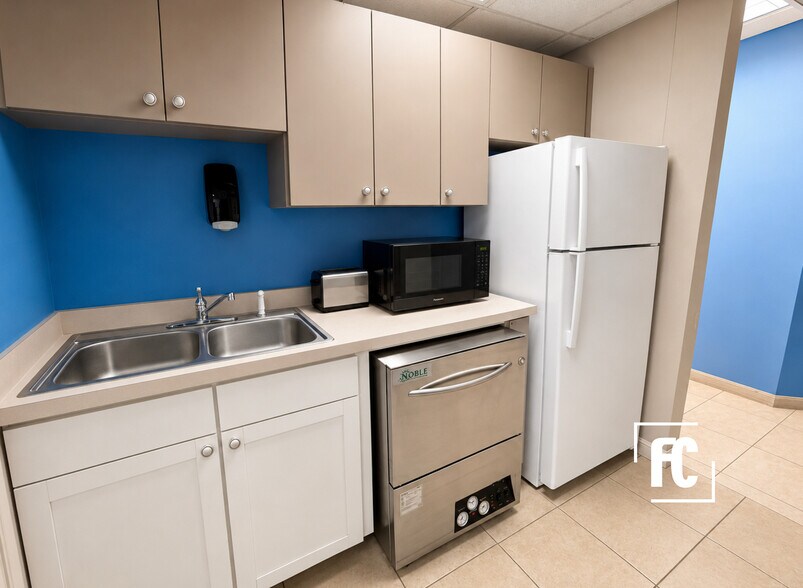 More Photos Of 310 SW Ocean Blvd, Stuart Medical For Sale