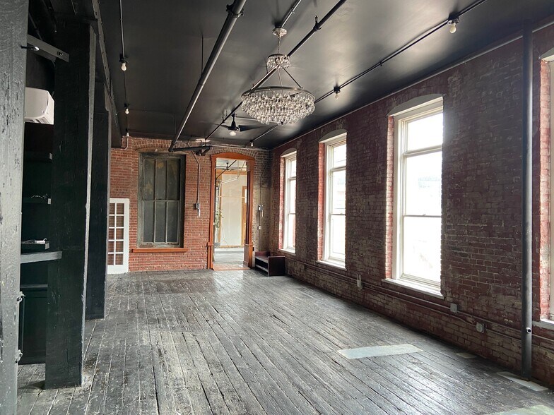 More Photos Of 1319 Hickory St, Kansas City Office For Sale