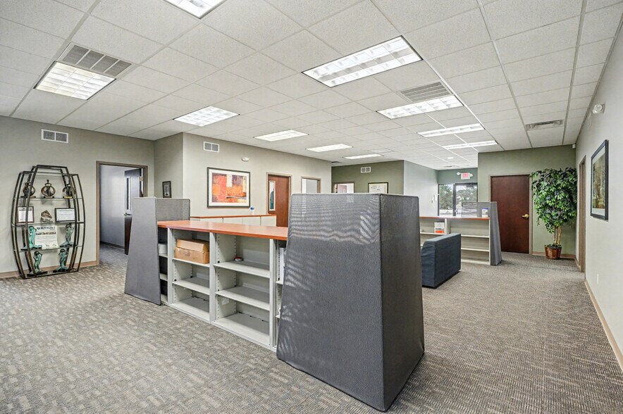 More Photos Of 5360 Hampton Pl, Saginaw Office For Sale