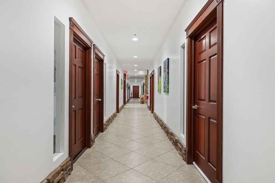 More Photos Of 1 Hedstrom Dr, Ashland Warehouse For Lease