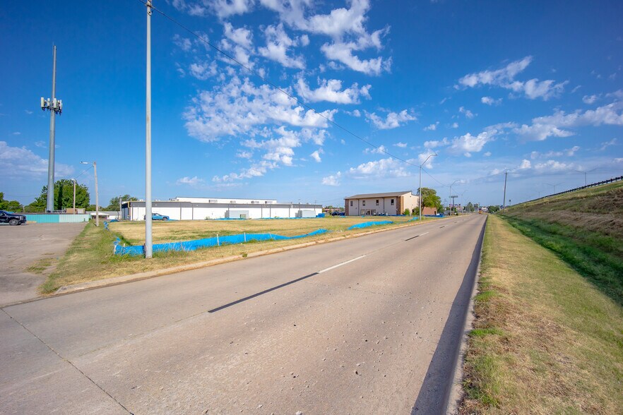 More Photos Of 301 S I-35 Ser Rd, Moore Land For Sale
