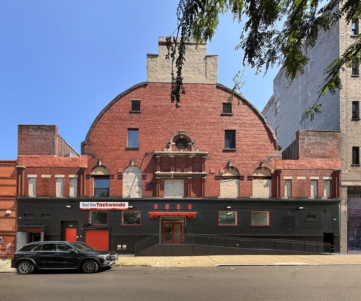 More Photos Of 243 W 124th St, New York Storefront For Lease