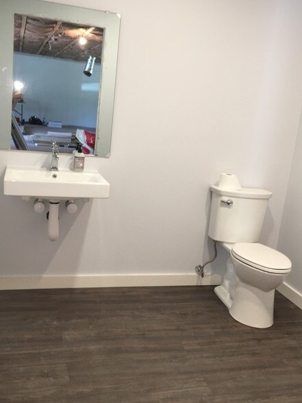 More Photos Of 1216 Portland Rd, Arundel Medical For Sale
