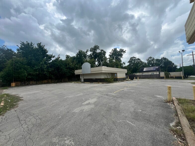 More Photos Of 2999 Magnolia St, Beaumont Fast Food For Sale