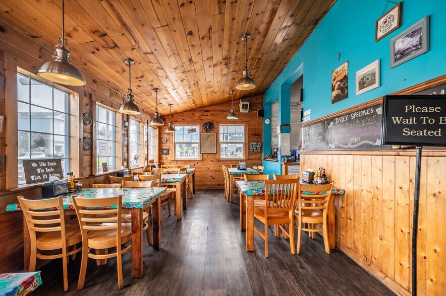 More Photos Of 259 6th St, Port Orford Restaurant For Sale